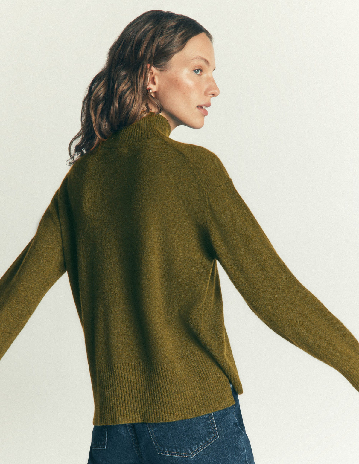 Marta Langer Merino-Pullover-Ockergrün-4
