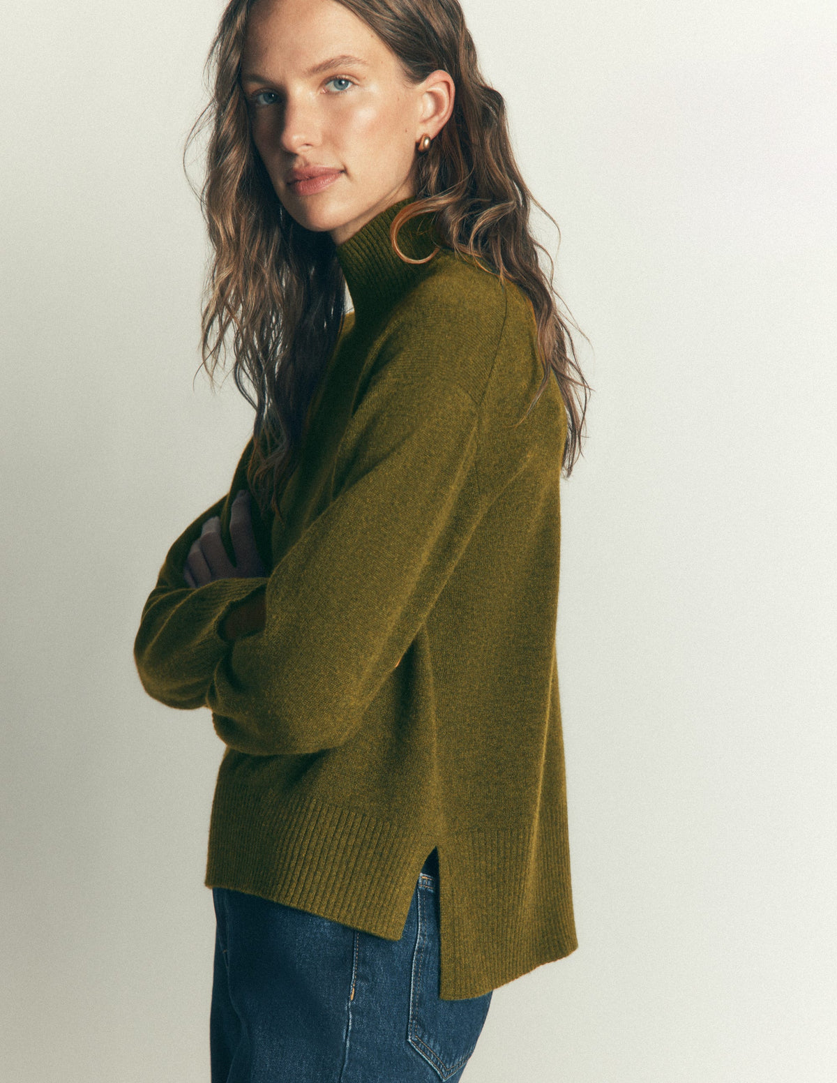 Marta Langer Merino-Pullover-Ockergrün-5