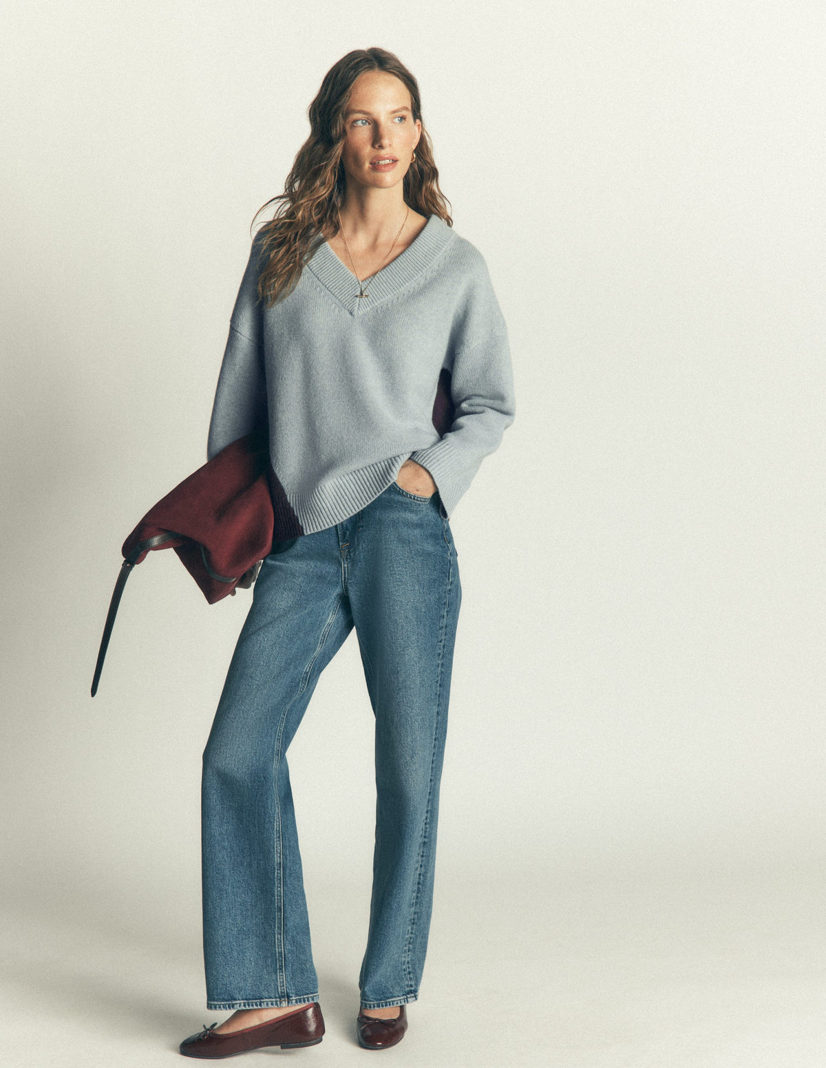 Marta Merino-Pullover mit V-Ausschnitt-Meeresdunst-Blau Color Blocking - Image 4