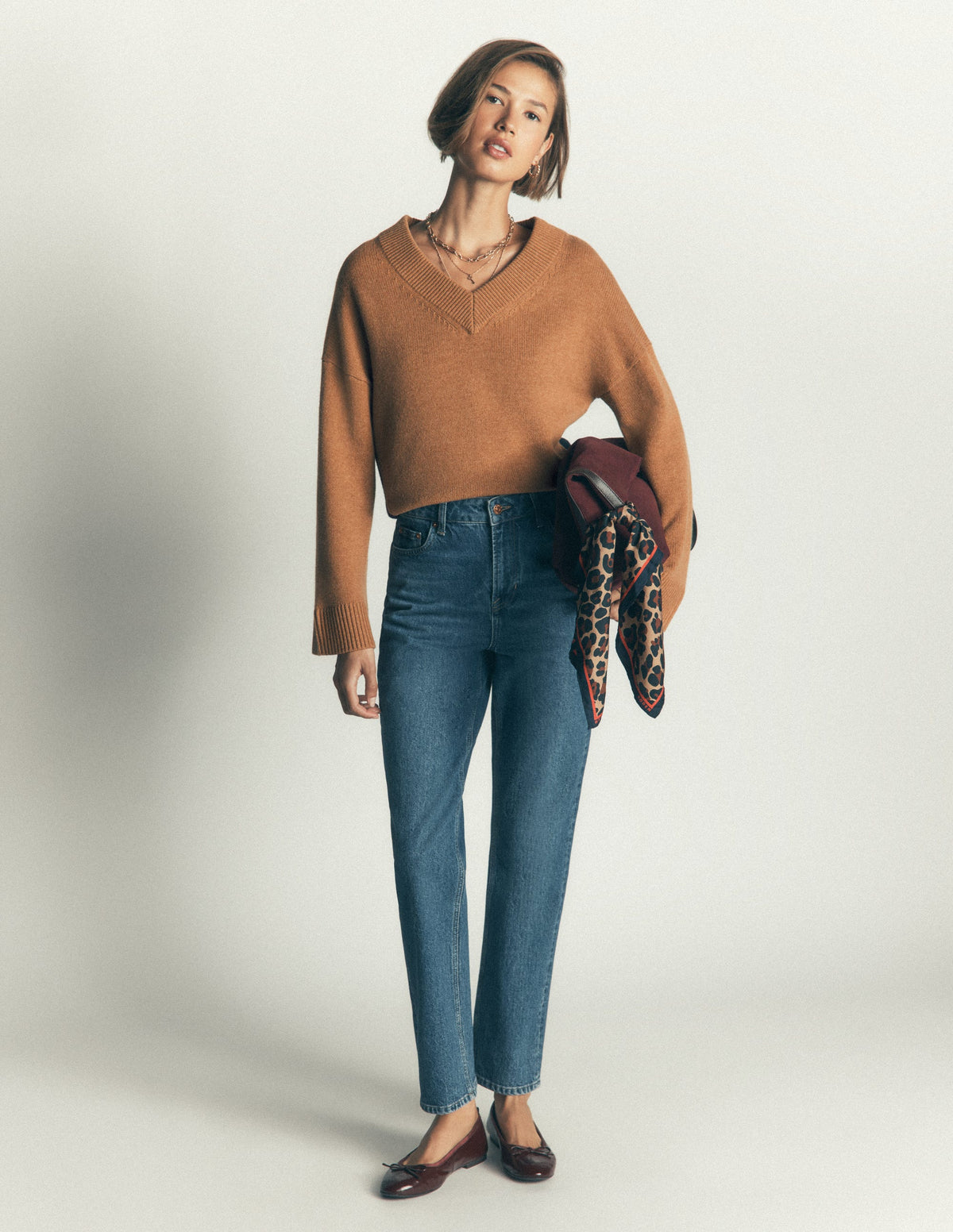 Marta Merino-Pullover mit V-Ausschnitt-Camel, Marineblau Color Blocking-4