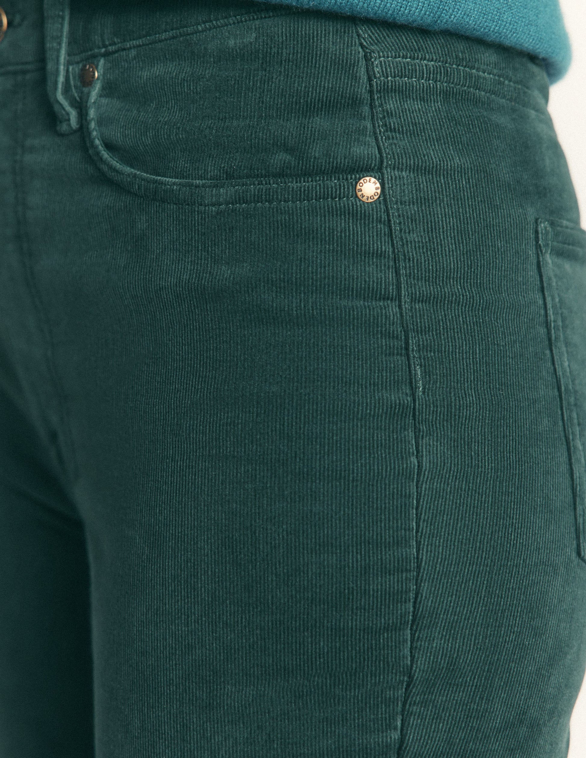 Schmal geschnittene Cord-Jeans mit hohem Bund-Seegras-2