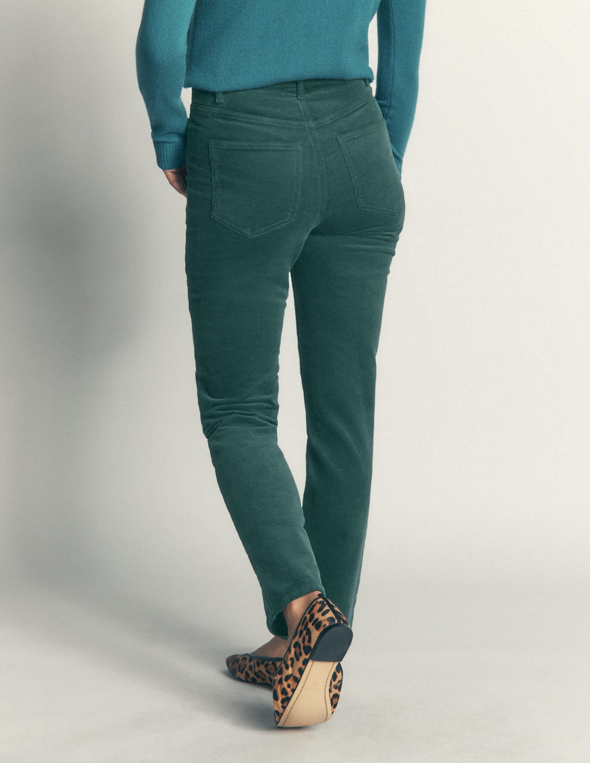 Schmal geschnittene Cord-Jeans mit hohem Bund-Seegras - Image 3