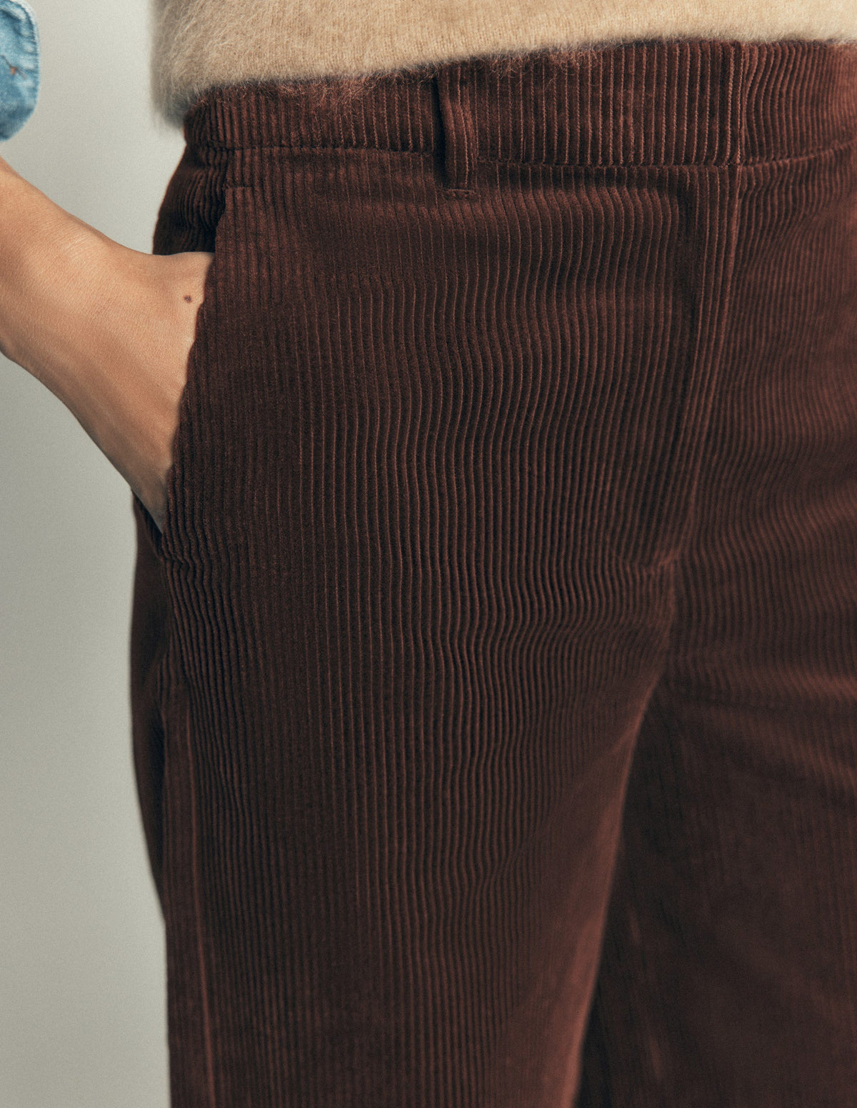 Belgravia Hose aus Jumbo-Cord-Bitterschokolade - Image 5