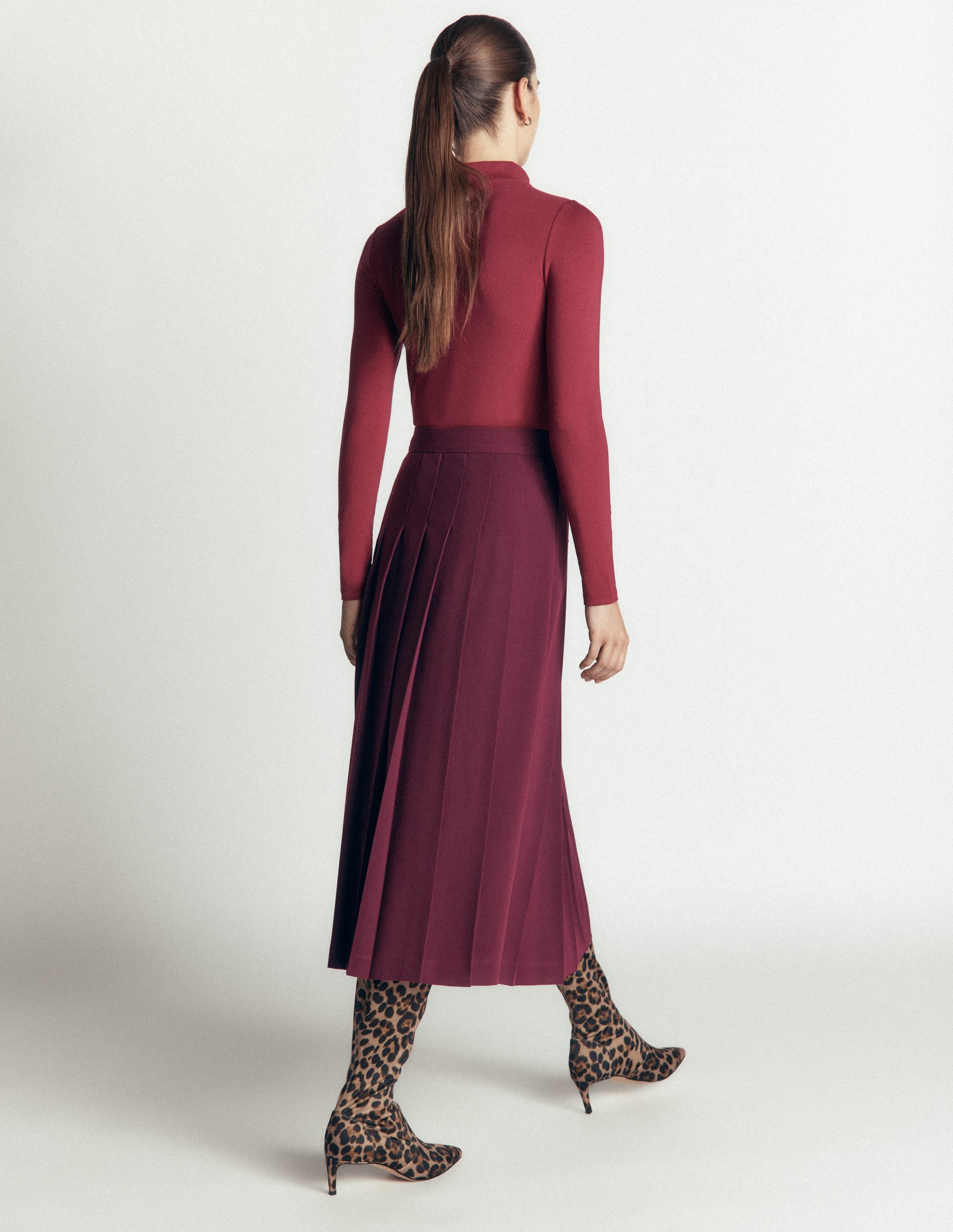 Plissierter Midirock mit seitlichem Schlitz-Dunkle Kirsche - Image 3