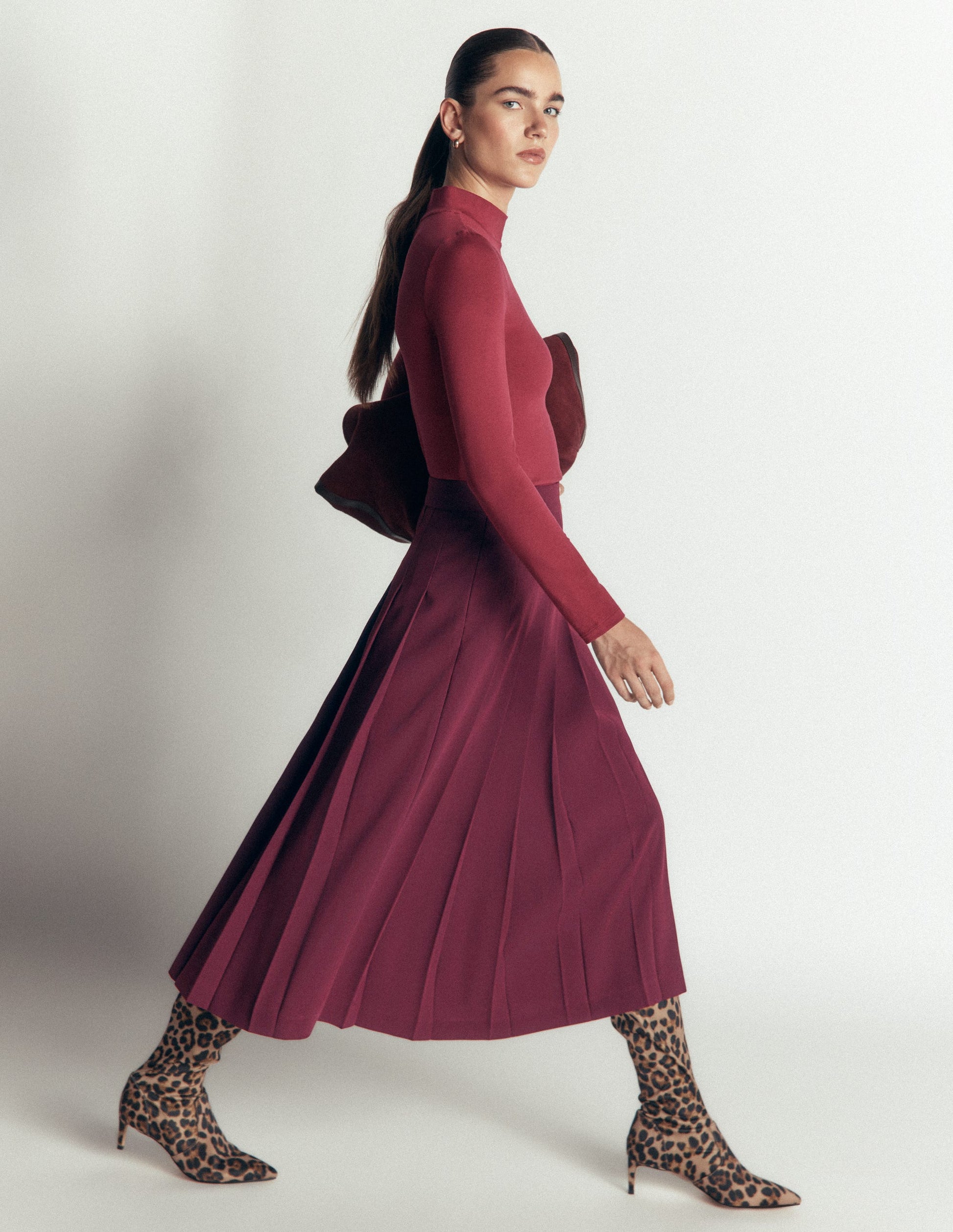 Plissierter Midirock mit seitlichem Schlitz-Dunkle Kirsche-4
