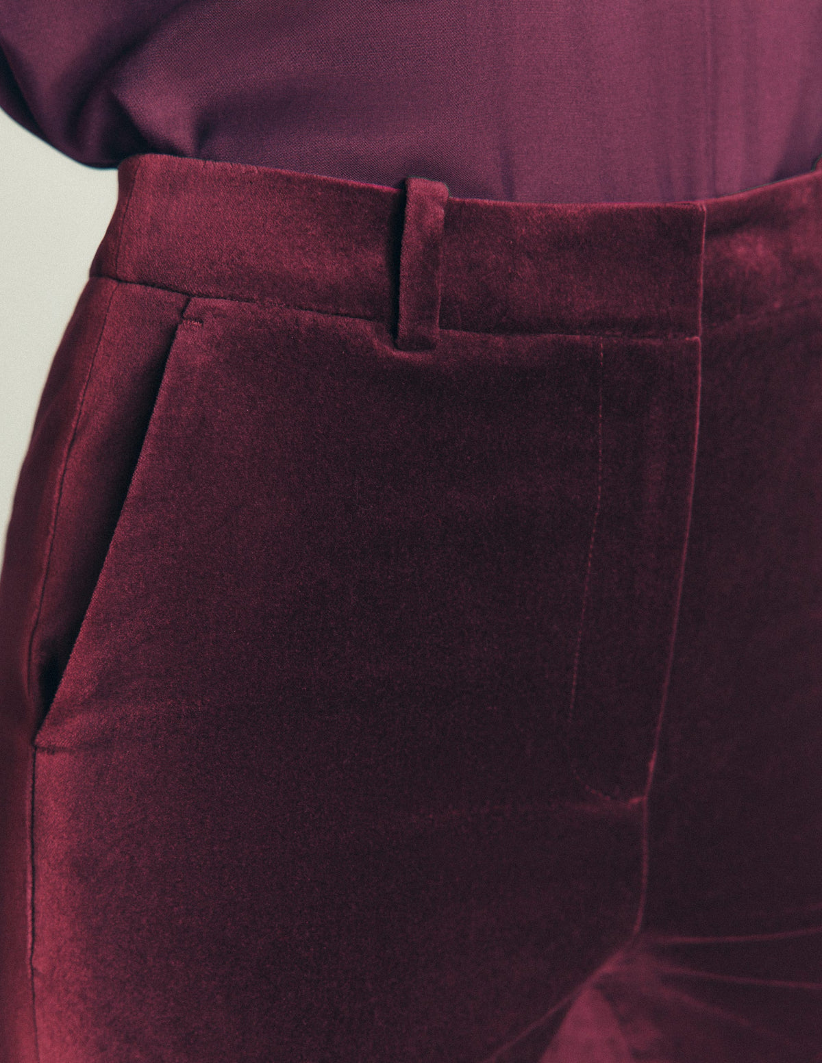 Ausgestellte Samthose-Dunkle Kirsche-2