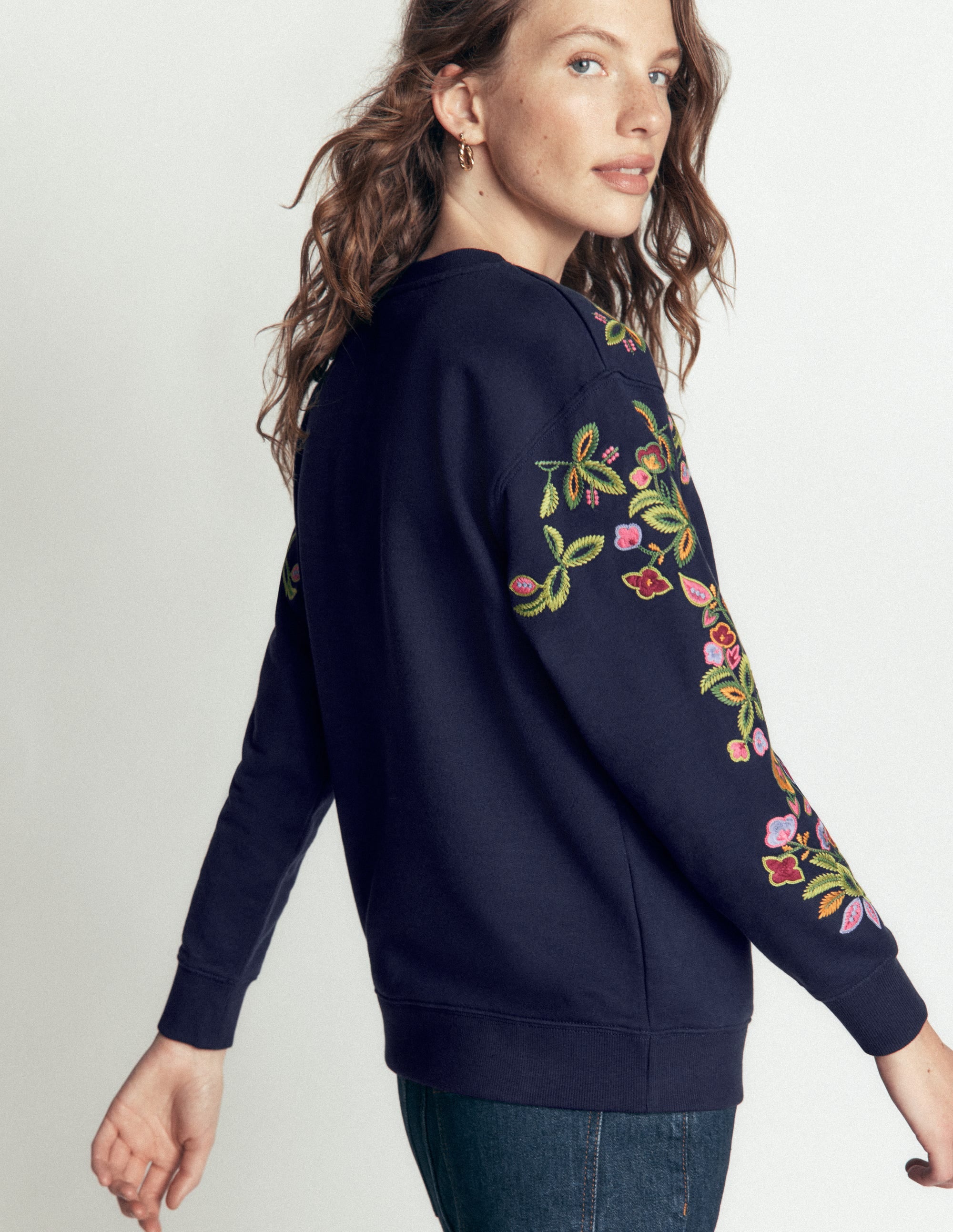 Emi Sweatshirt mit Stickerei-Marineblau, Bunt Blumenstickerei - Image 3