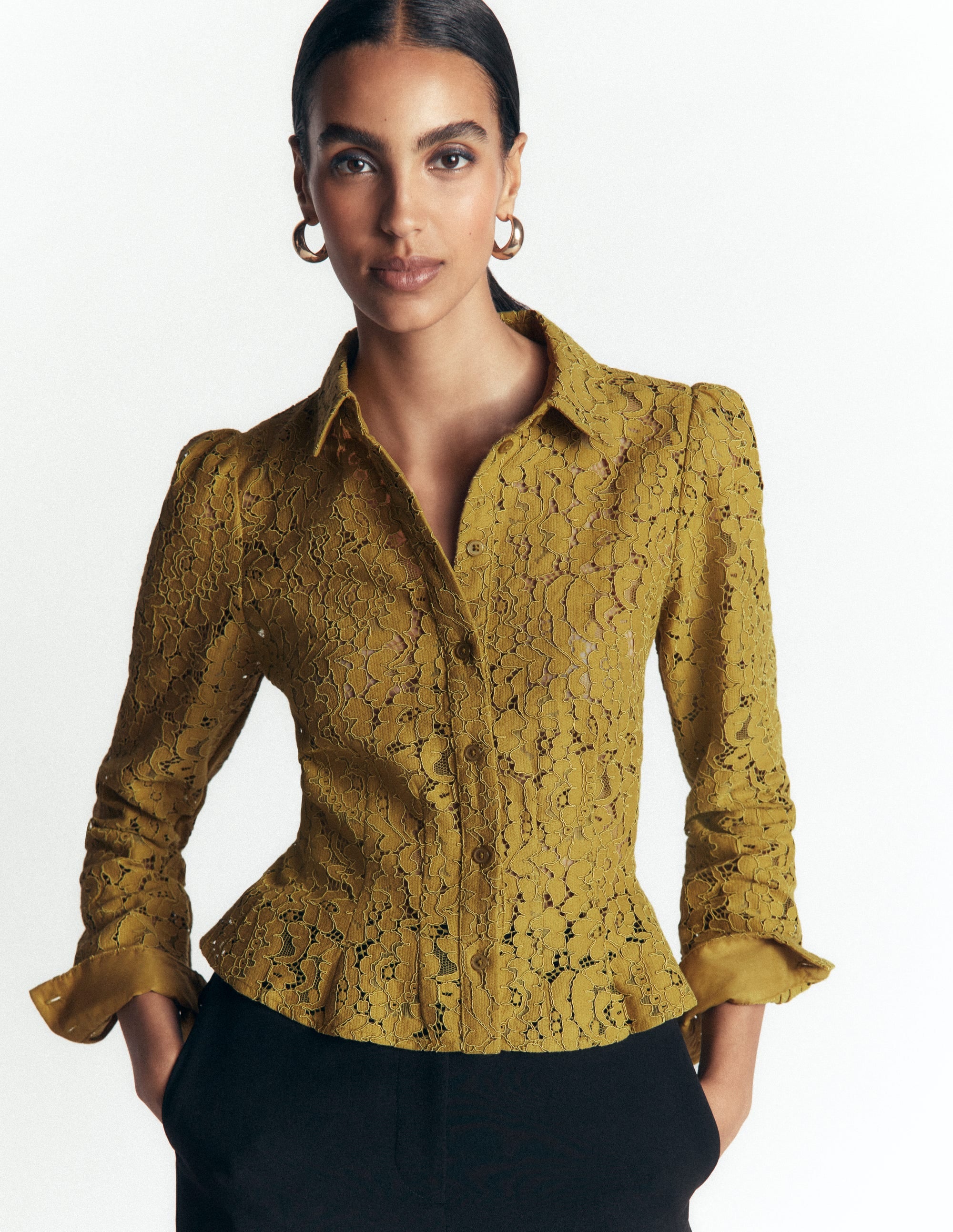 Julia Spitzenhemd mit Abnähern-Olive - Image 1