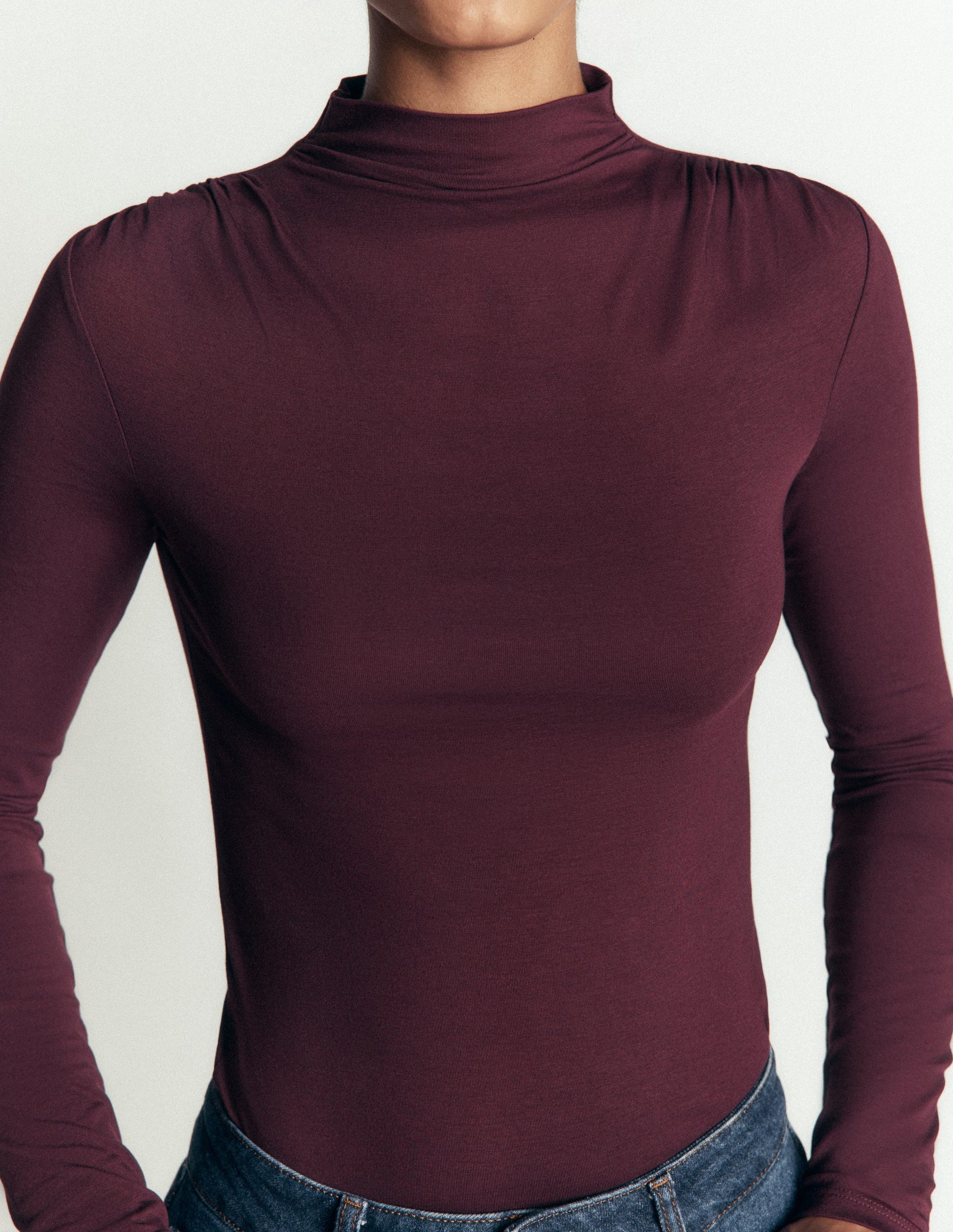 Langärmliges Oberteil mit gerafftem Ausschnitt-Dunkle Kirsche-2