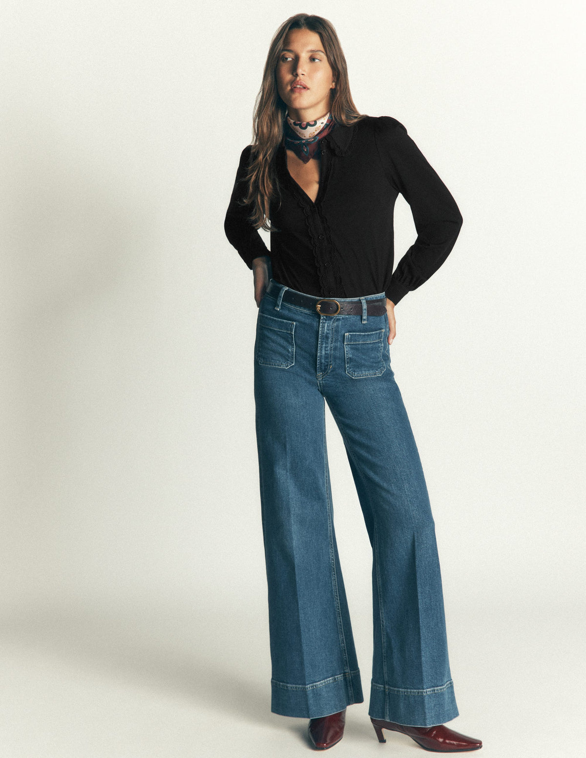 Bluse mit Rüschen und Spitze-Schwarz-4