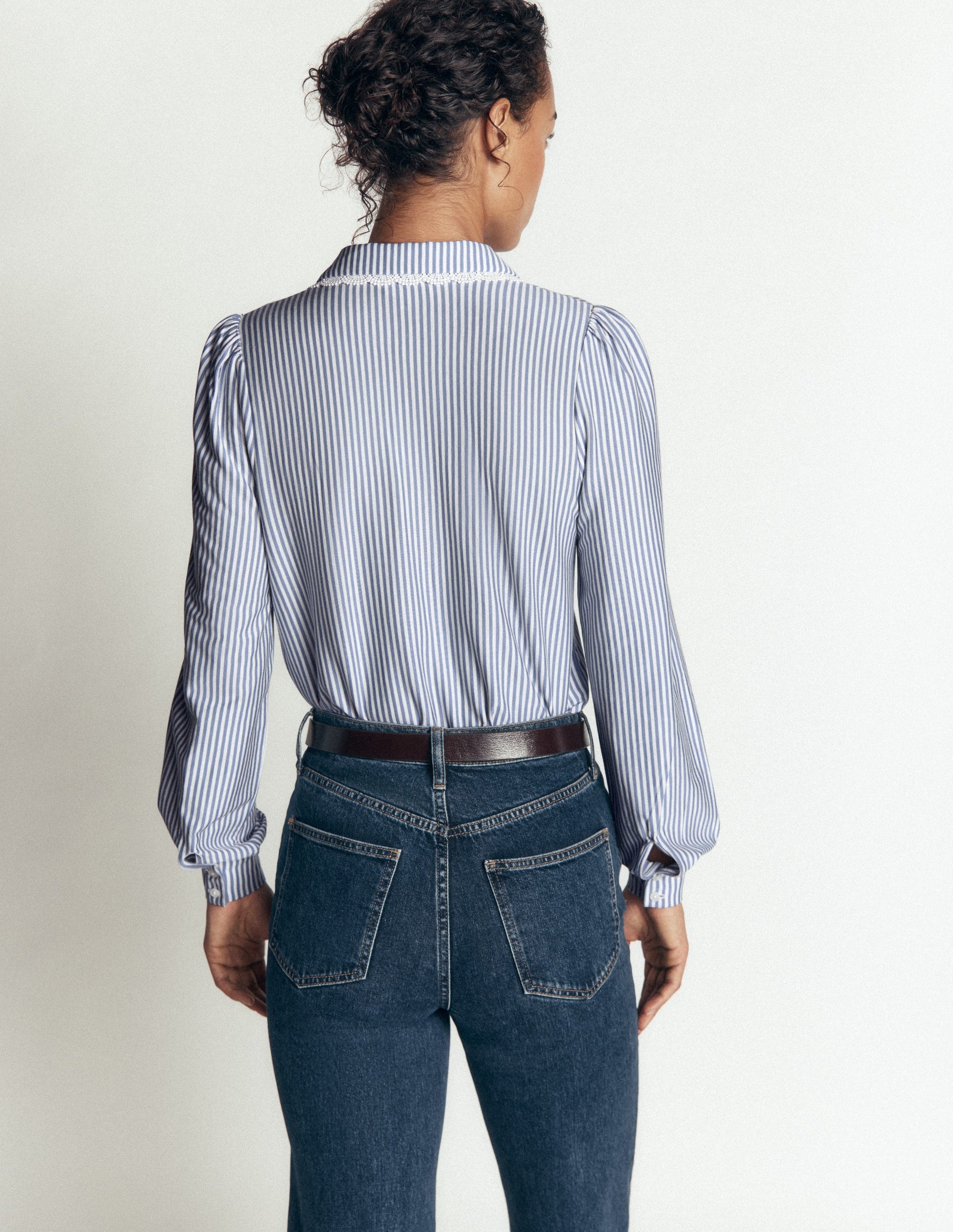 Bluse mit Rüschen und Spitze-Verwaschener Denim und Naturweiß Streifen-3