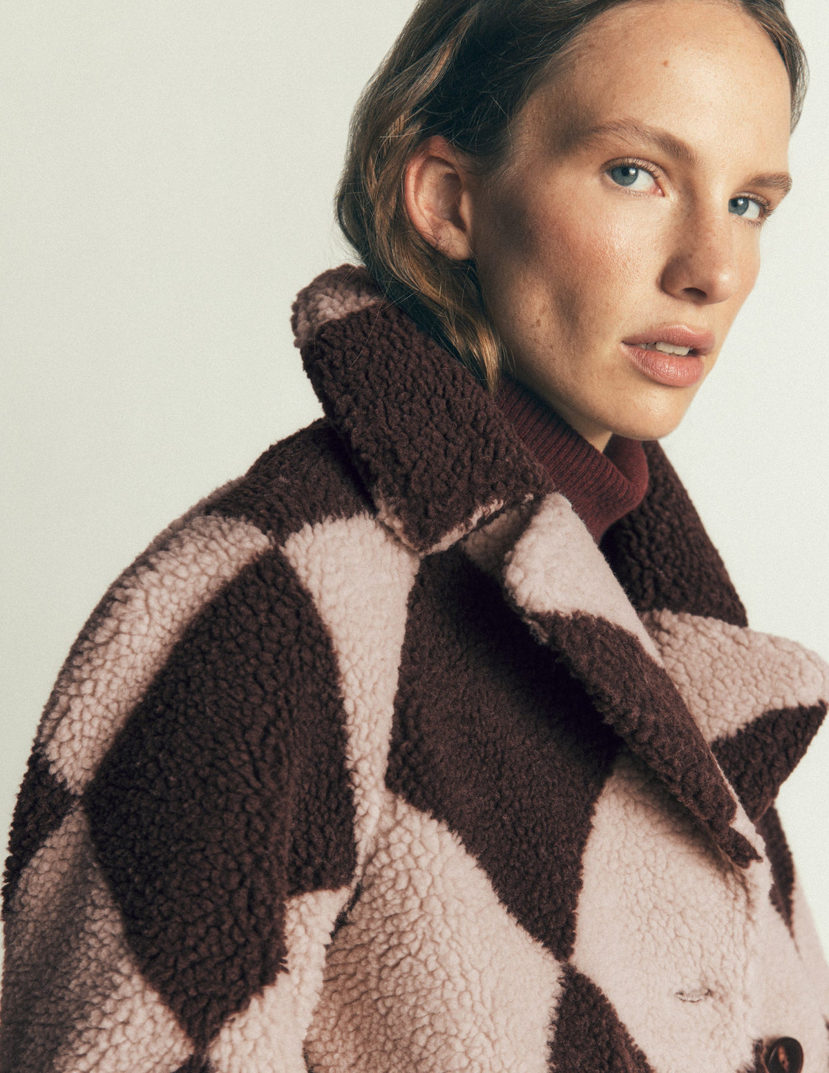 Cotswold Teddyfellmantel-Nerz & Braun Riesiges Argyle-Muster Teddyfell - Image 3