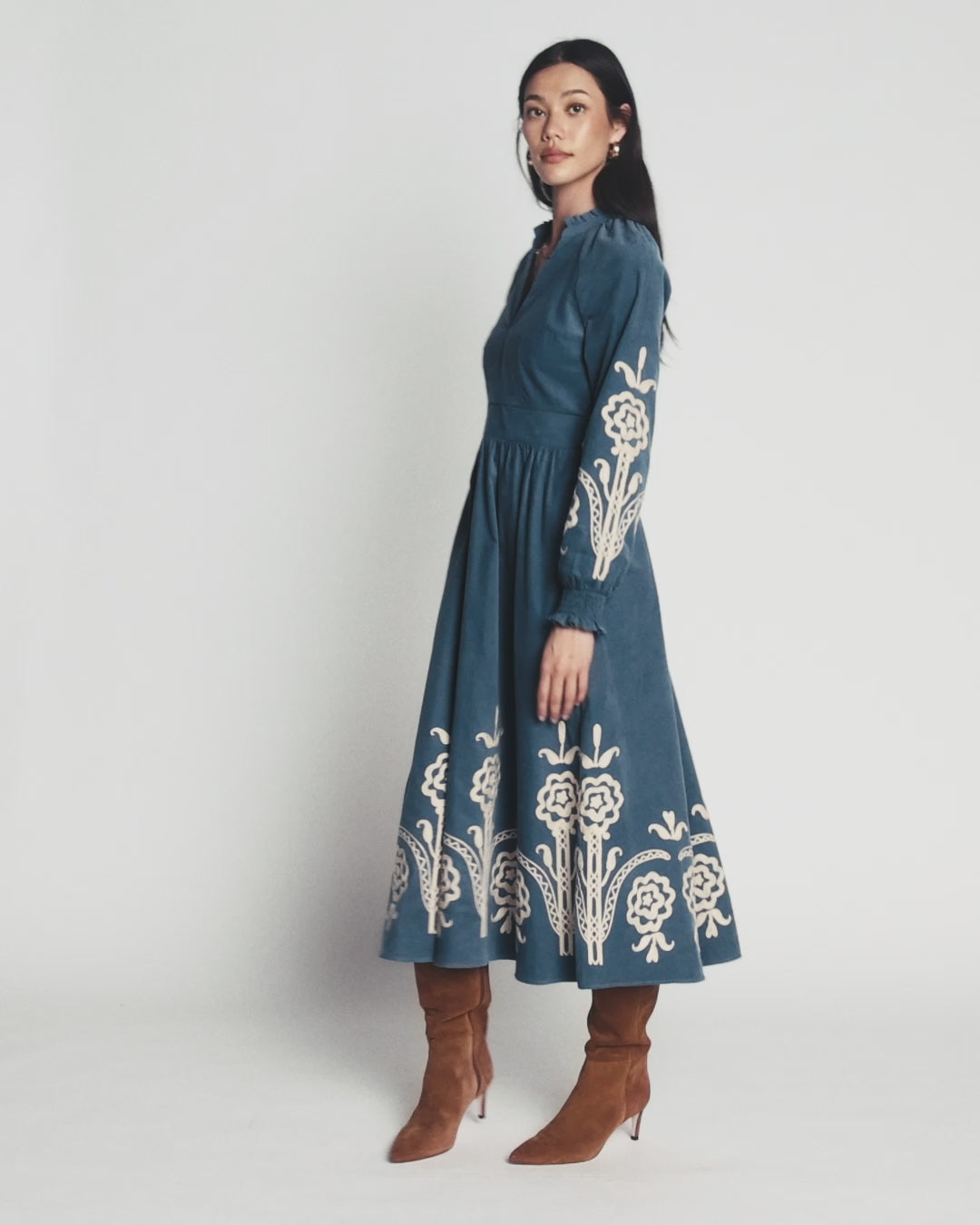 Gesmoktes Midikleid aus Cord