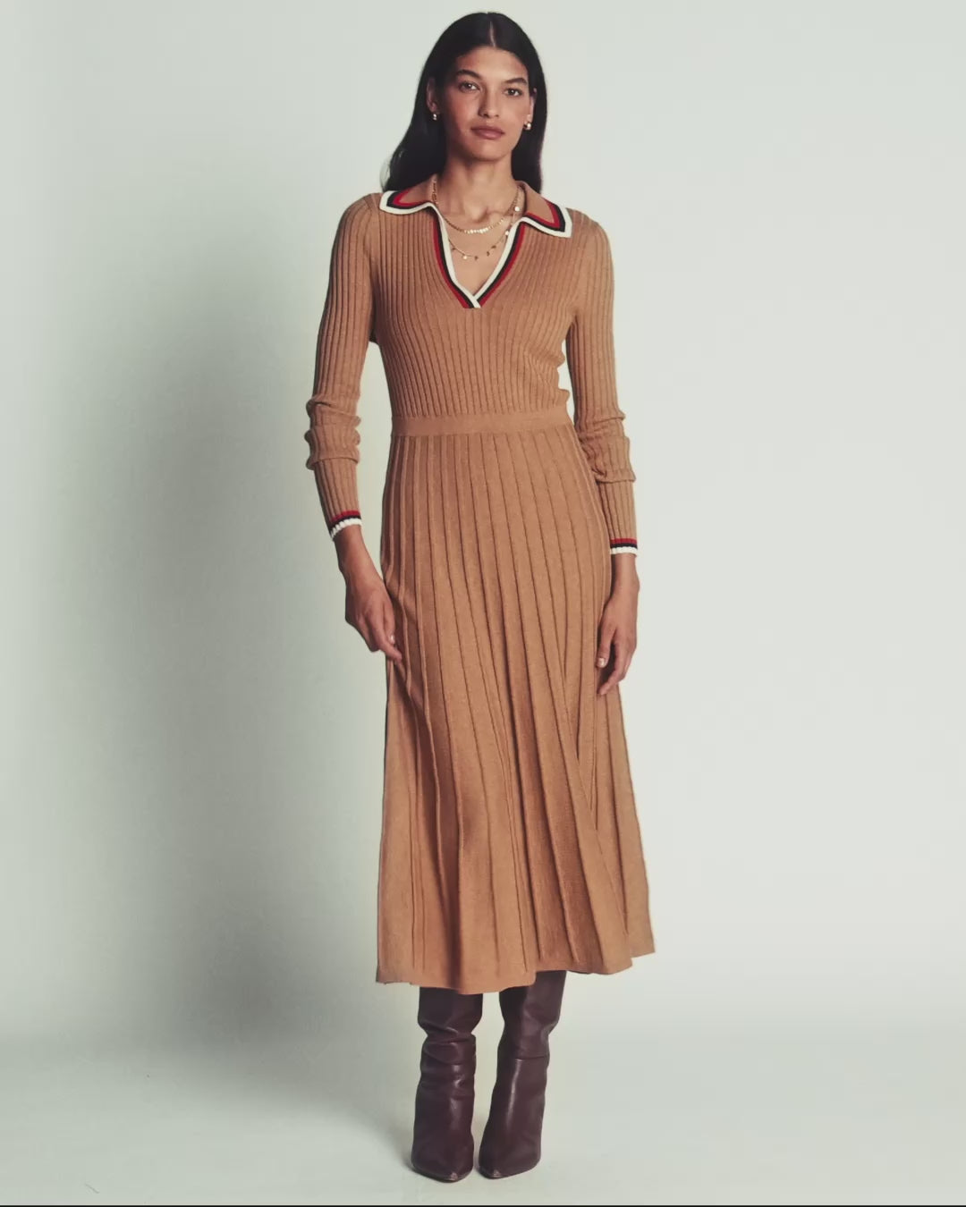 Geripptes Henley-Strickkleid