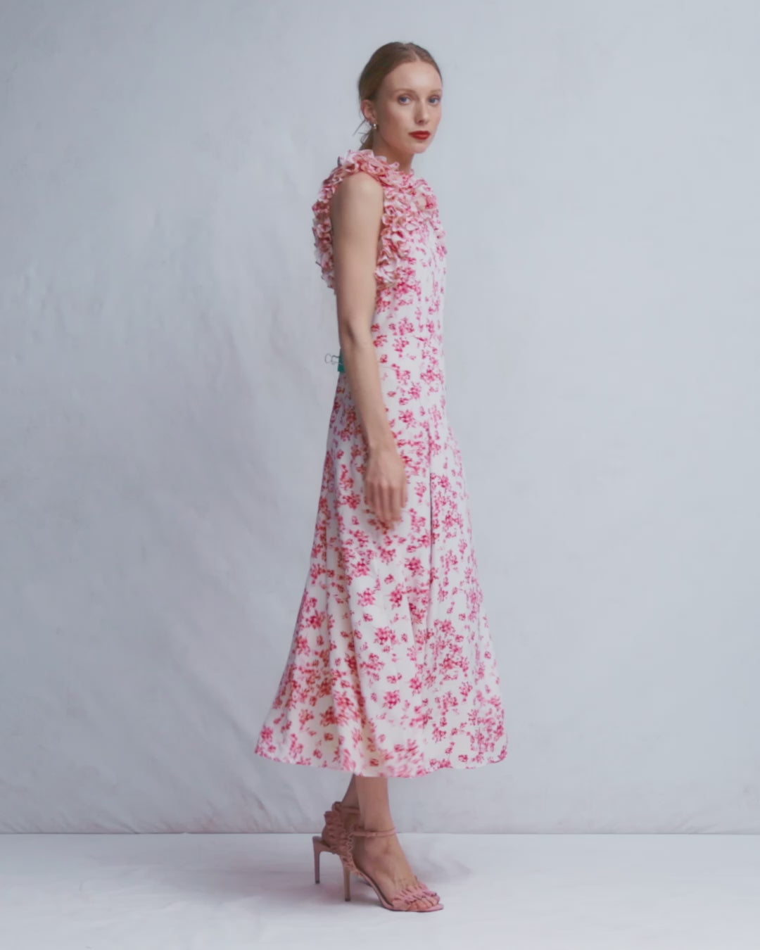 Midi-Seidenkleid mit Rüschen