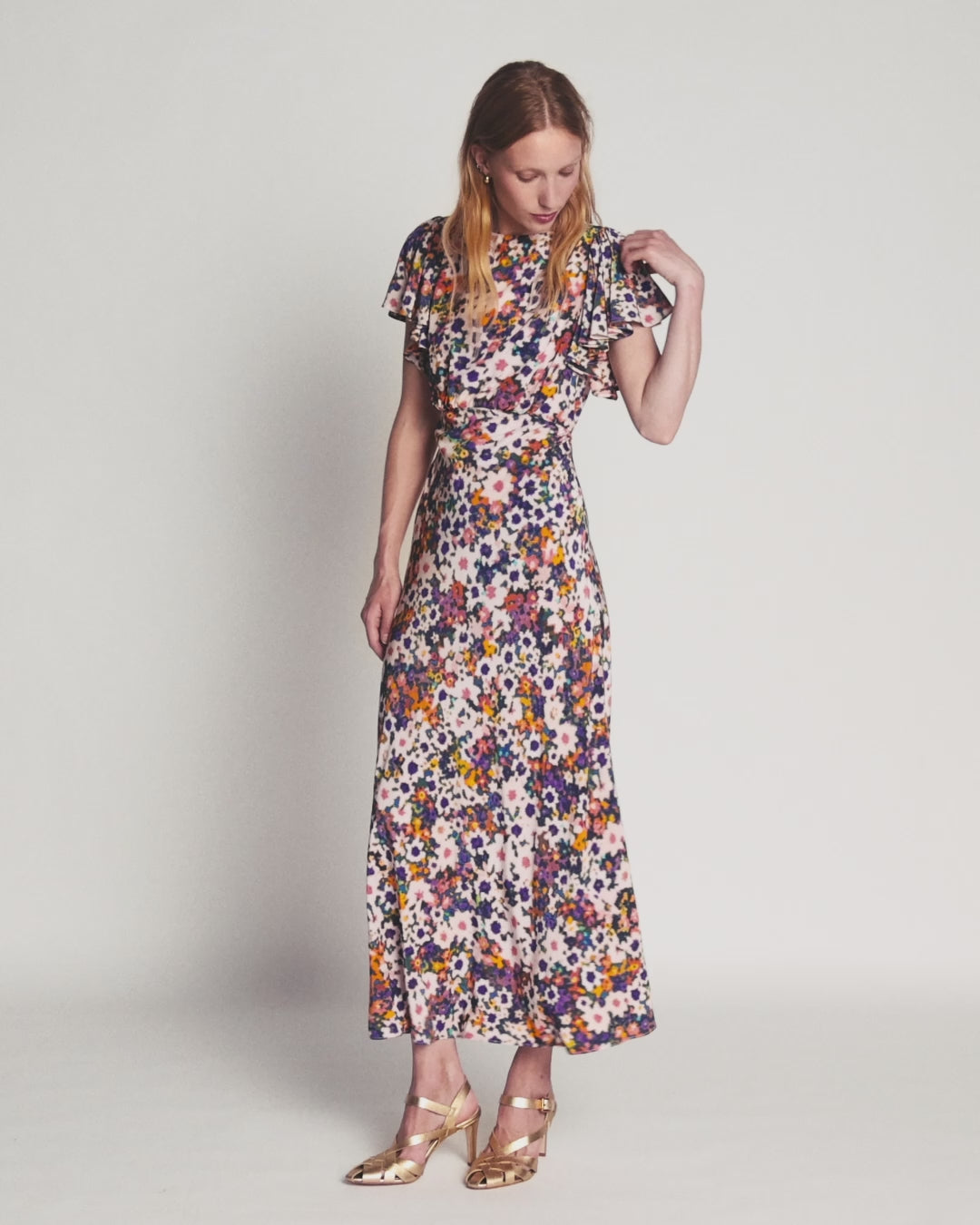 Kleid mit drapierten Ärmeln für besondere Anlässe